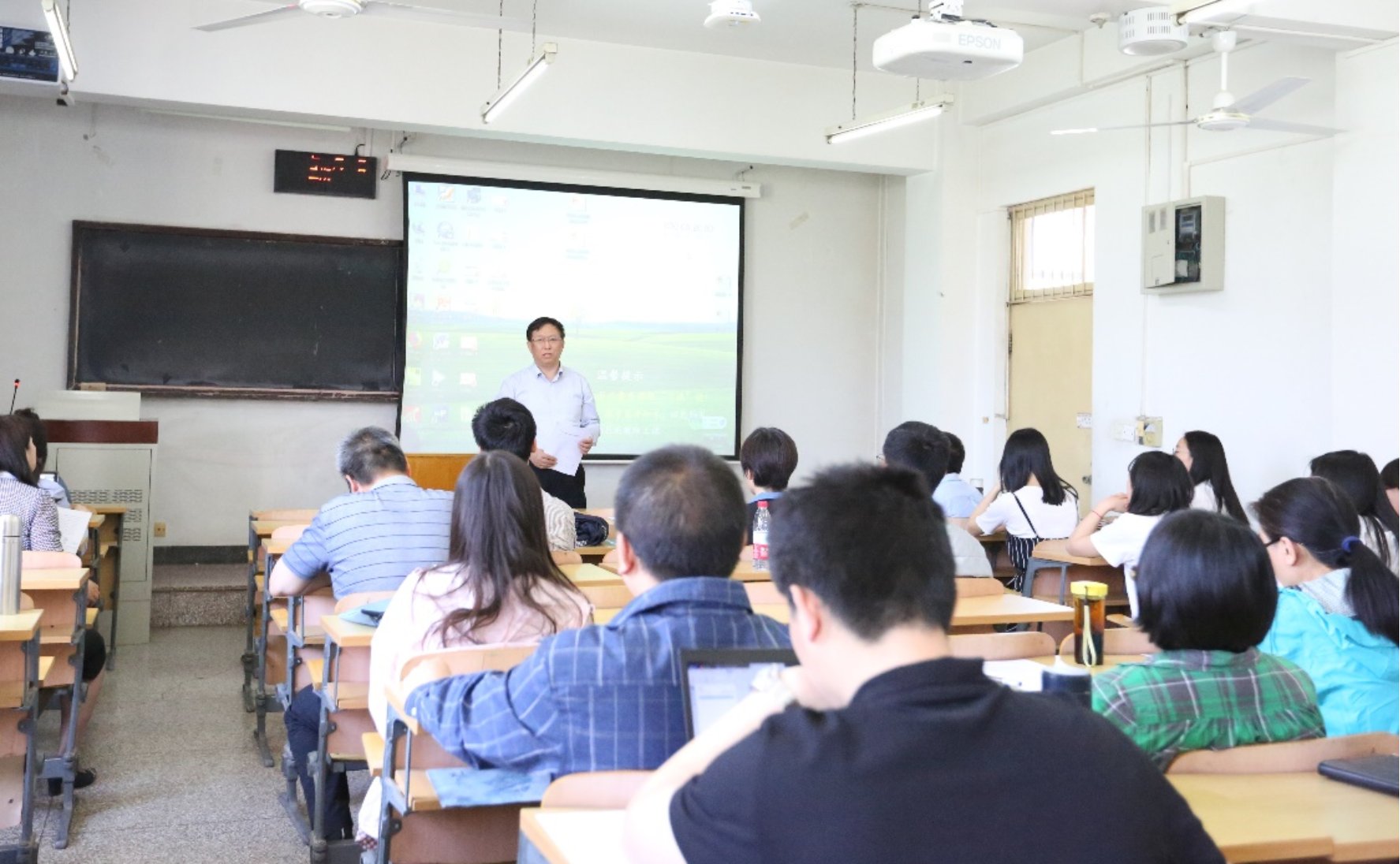 C:\Users\109\Desktop\讲课比赛\295A0581.JPG